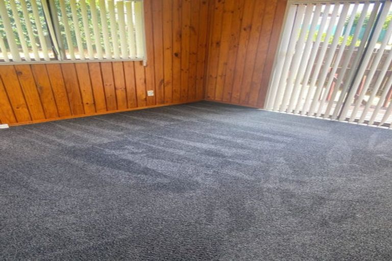 Photo of property in 18 Prince Regent Drive, Half Moon Bay, Auckland, 2012