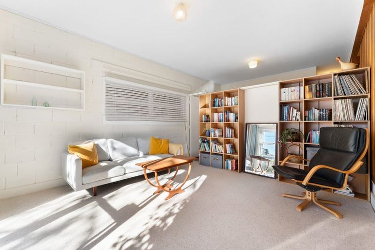 Photo of property in 15 Jaemont Avenue, Te Atatu South, Auckland, 0610