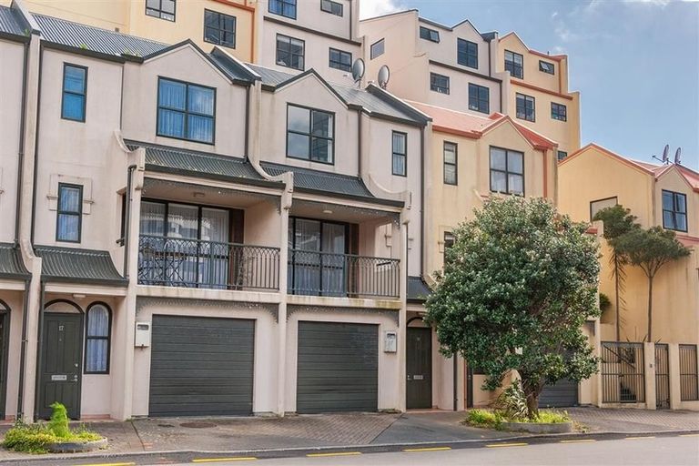 Photo of property in 19 Ballantrae Place, Thorndon, Wellington, 6011