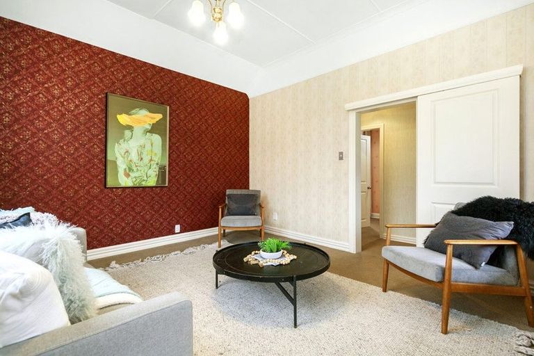 Photo of property in 14 Oxford Street, Tawa, Wellington, 5028