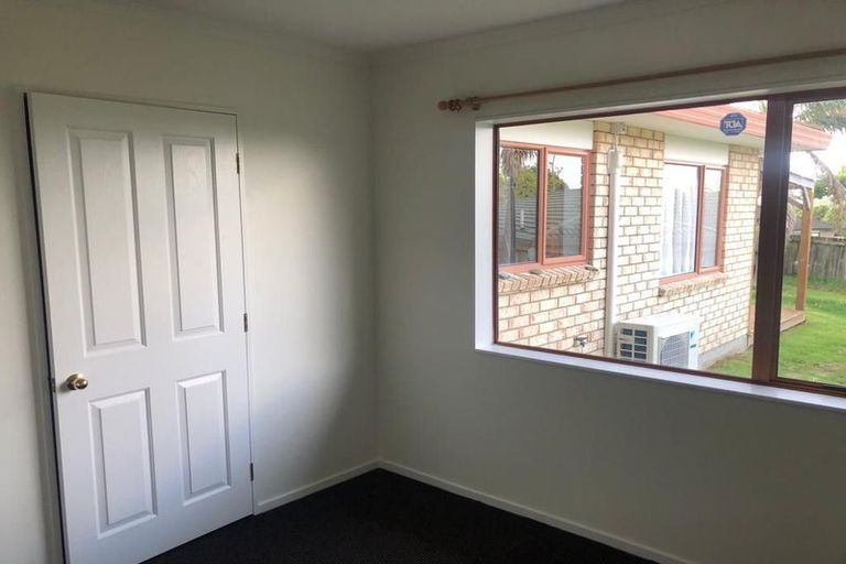 Photo of property in 4 Greenberry Drive, Ranui, Auckland, 0612