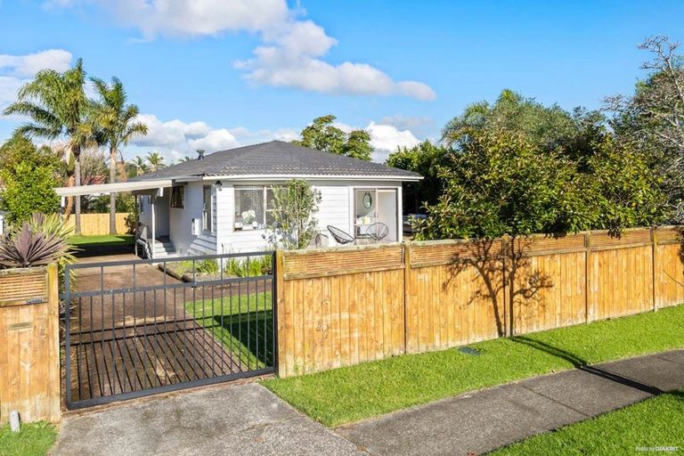 Photo of property in 7 Darren Crescent, Half Moon Bay, Auckland, 2012