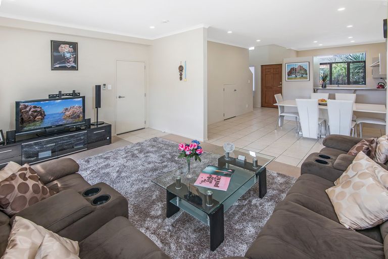 Photo of property in 12 Derg Place, East Tamaki, Auckland, 2013