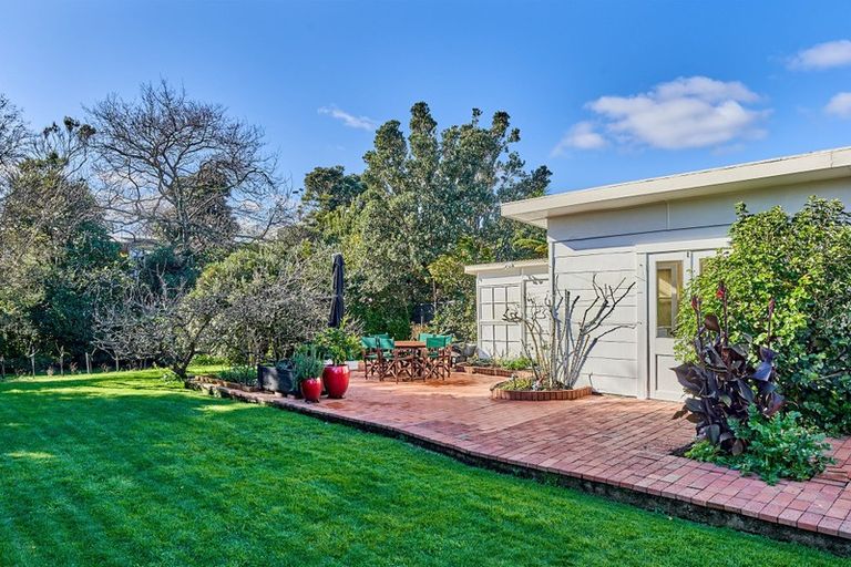 Photo of property in 20 Whites Line West, Woburn, Lower Hutt, 5010