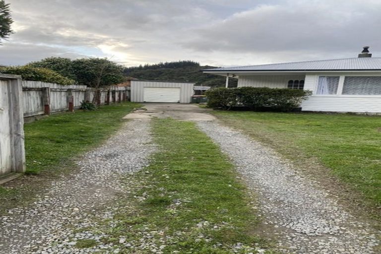 Photo of property in 28 Wetherby Grove, Wainuiomata, Lower Hutt, 5014