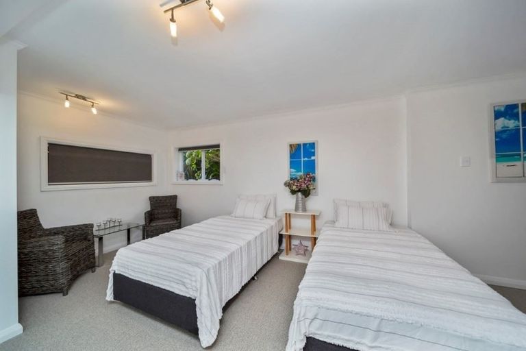 Photo of property in 7 Mcfarlane Street, Oakura, 4314