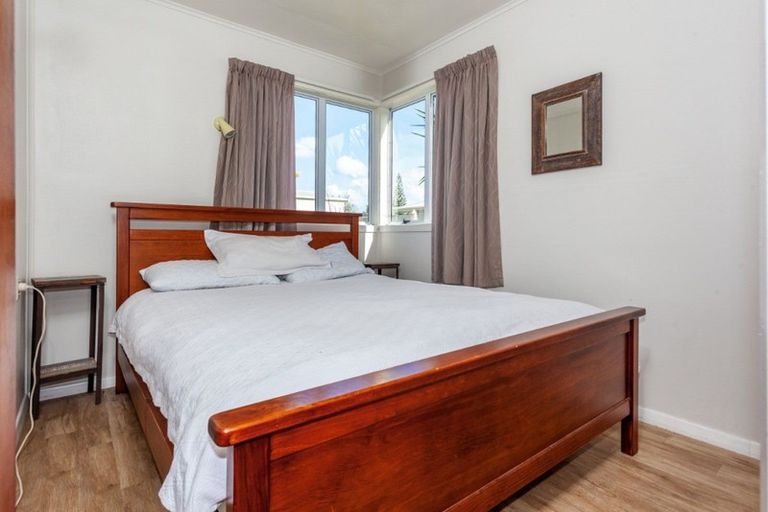 Photo of property in 104 Riverview Road, Whangamata, 3620