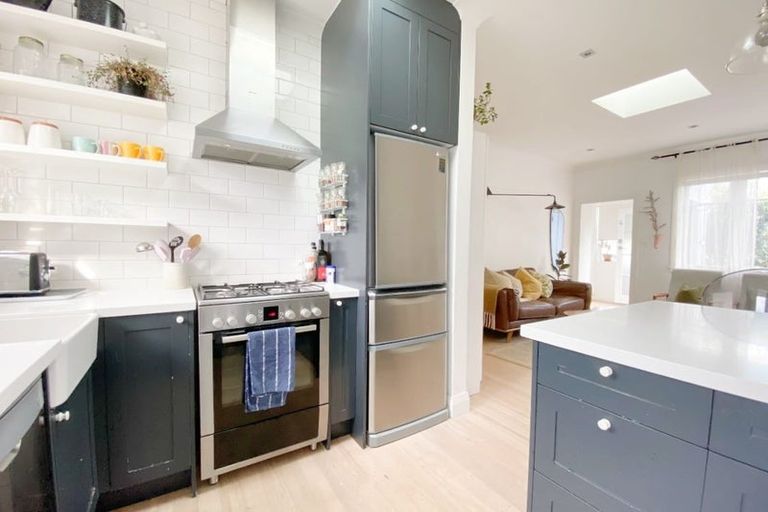 Photo of property in 4/64 Victoria Road, Devonport, Auckland, 0624