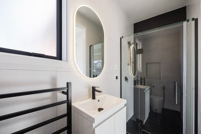 Photo of property in 2 Picnic Point Road, Hobsonville, Auckland, 0616