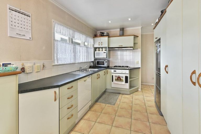 Photo of property in 6 Lansdown Avenue, Papatoetoe, Auckland, 2025