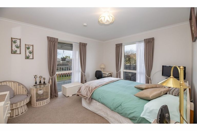 Photo of property in 45 Royal Park Drive, Parklands, Christchurch, 8083