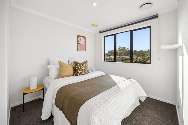 Photo of property in 14 Kahika Grove, Huapai, Kumeu, 0810