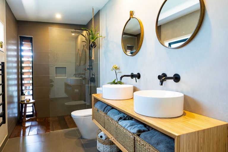 Photo of property in 4 Awatira Drive, Papamoa Beach, Papamoa, 3118