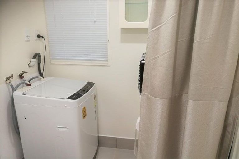 Photo of property in 2/48 Spinella Drive, Bayview, Auckland, 0629