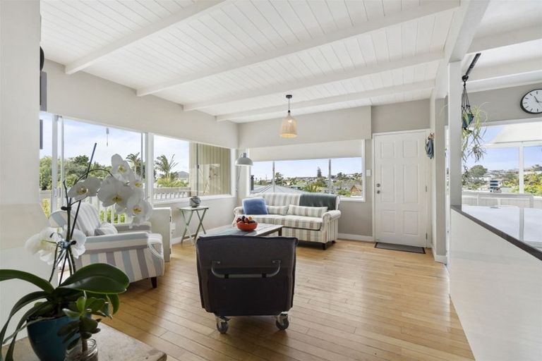 Photo of property in 1/18 Bevyn Street, Castor Bay, Auckland, 0620