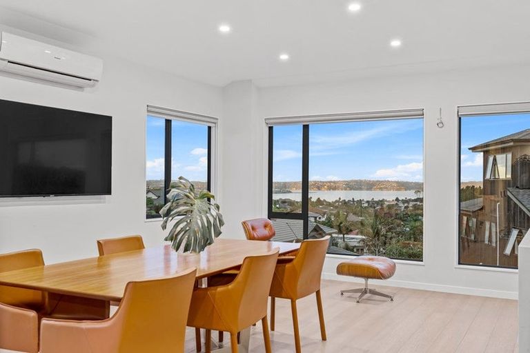 Photo of property in 26a Bernleigh Terrace, West Harbour, Auckland, 0618