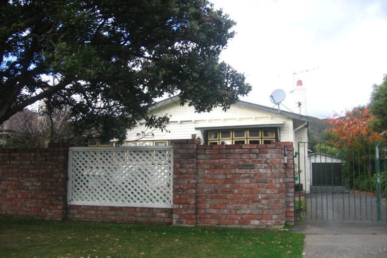 Photo of property in 50 Cambridge Terrace, Waiwhetu, Lower Hutt, 5010