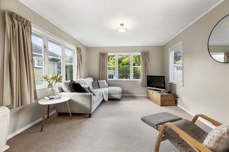 Photo of property in 49 Kiwi Crescent, Tawa, Wellington, 5028
