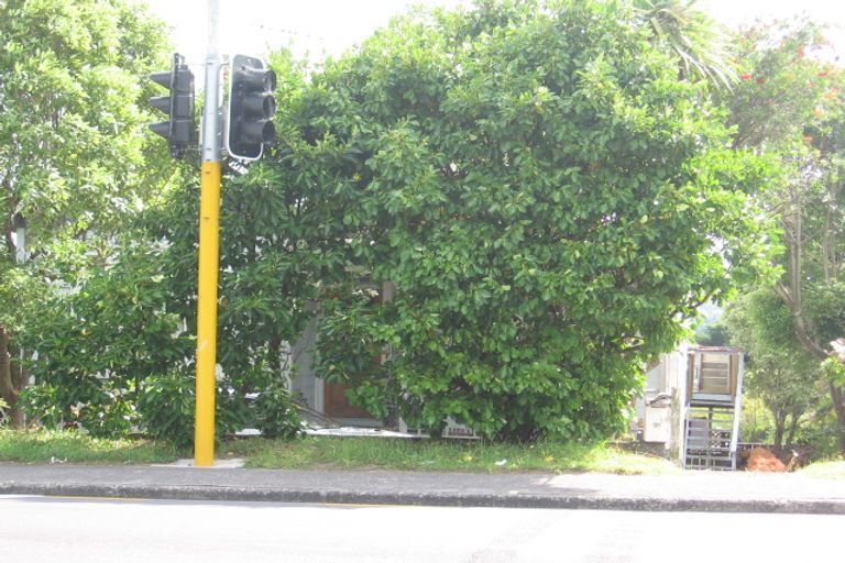 Photo of property in 1/121 Mokoia Road, Birkenhead, Auckland, 0626