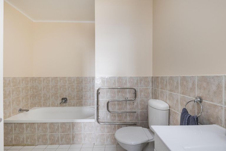 Photo of property in Maddison Apartments, 3/6a Queen Street, Palmerston North, 4410