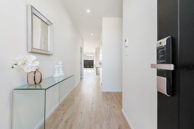 Photo of property in 13/90 Picasso Drive, West Harbour, Auckland, 0618