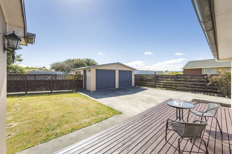 Photo of property in 6 Adams Place, Kelvin Grove, Palmerston North, 4414