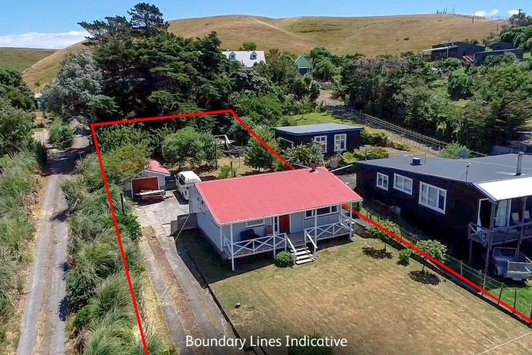 Photo of property in 24 Whangaimoana Beach Road, Whangaimoana, Featherston, 5772