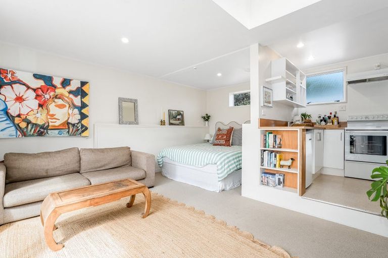 Photo of property in 16 Paneta Street, Paekakariki, 5034