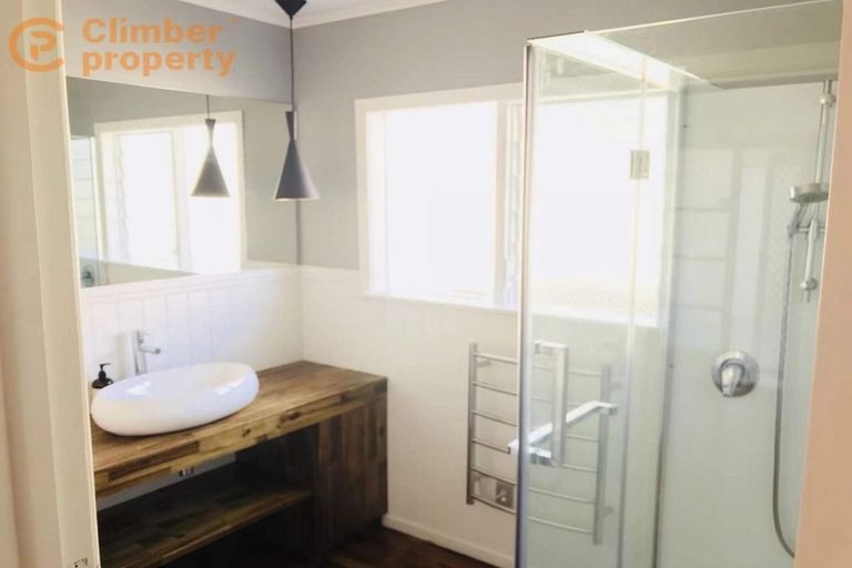 Photo of property in 2/26 Tonar Street, Northcote, Auckland, 0627