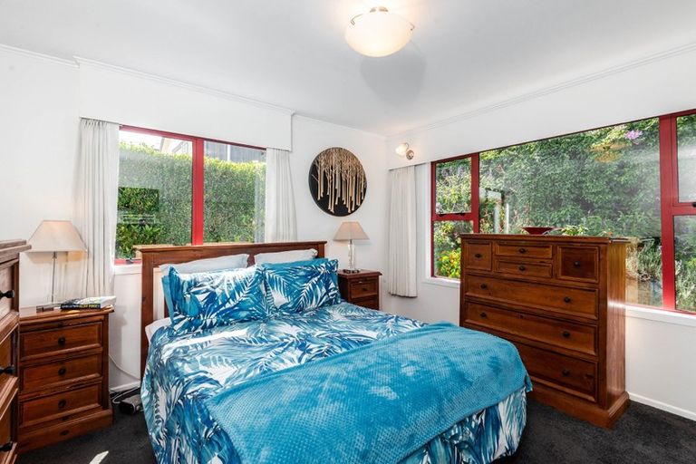 Photo of property in 15 Ruskin Road, Newlands, Wellington, 6037