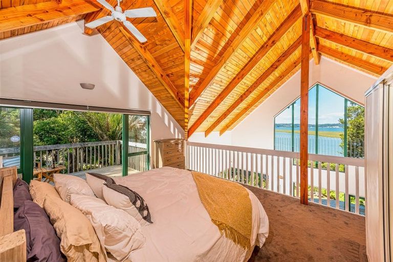 Photo of property in 215 West Harbour Drive, West Harbour, Auckland, 0618