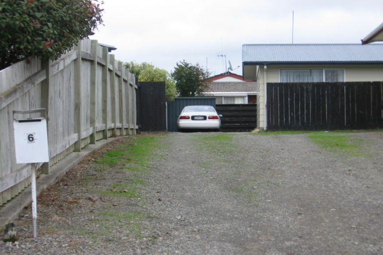 Photo of property in 6a Cumberland Place, Kelvin Grove, Palmerston North, 4414
