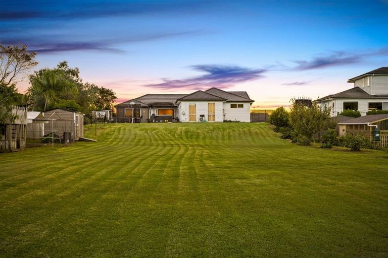 Photo of property in 18 Kahika Grove, Huapai, Kumeu, 0810