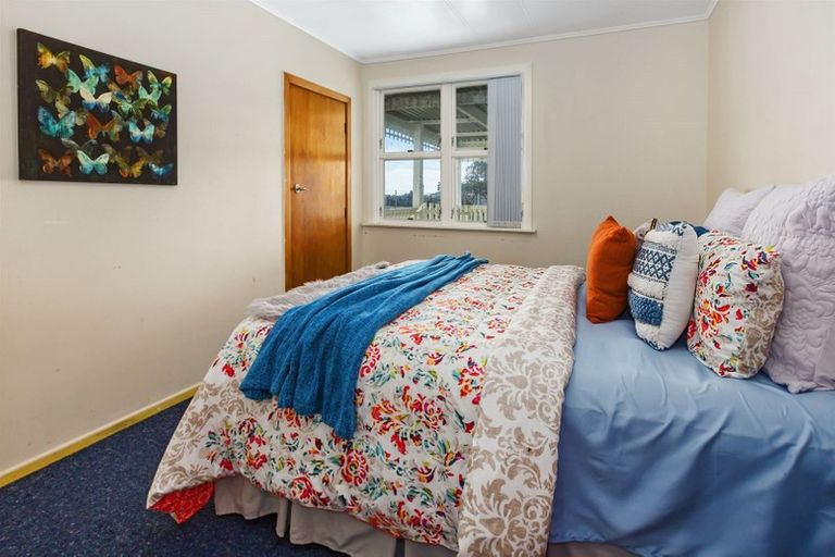 Photo of property in 11 D'urville Street, Cannons Creek, Porirua, 5024