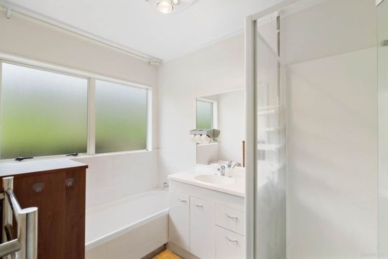 Photo of property in 10 Broadfield Street, Massey, Auckland, 0614