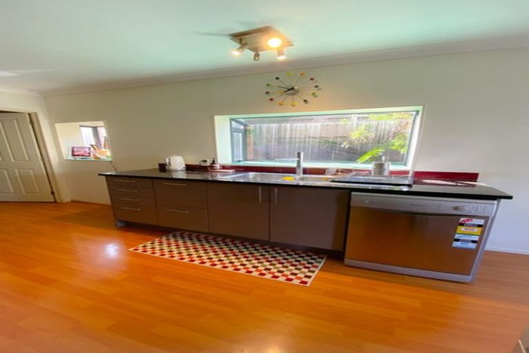 Photo of property in 27 Taupo Street, Green Bay, Auckland, 0604