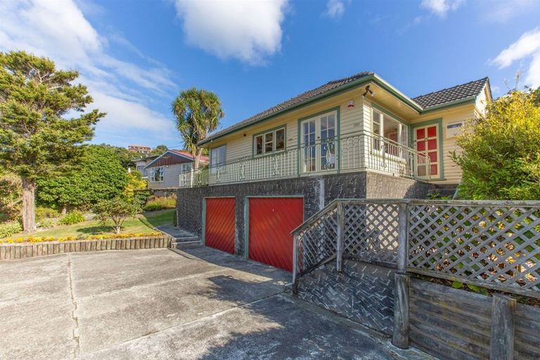 Photo of property in 323 Main Road, Tawa, Wellington, 5028