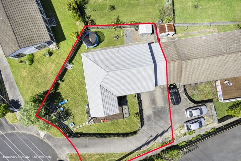 Photo of property in 2/16 Cabello Place, Unsworth Heights, Auckland, 0632