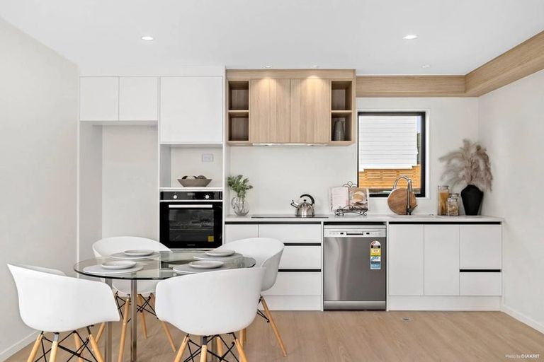 Photo of property in 7b Valron Road, Te Atatu South, Auckland, 0602