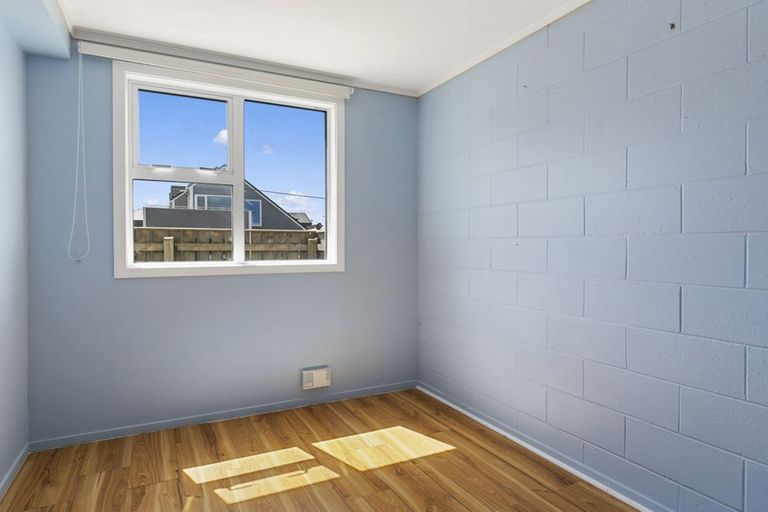 Photo of property in 1/102 Lyall Parade, Lyall Bay, Wellington, 6022