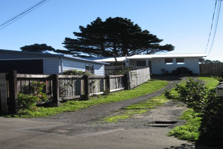 Photo of property in 40 Black Rock Road, Newlands, Wellington, 6037