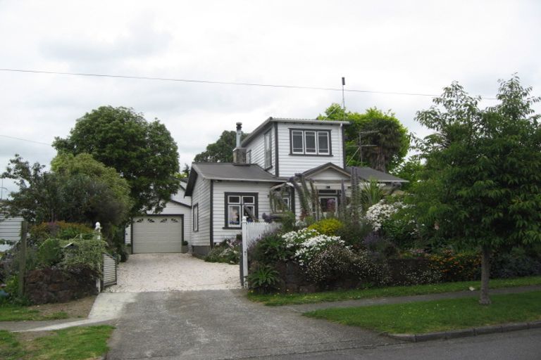 Photo of property in 10 Waimana Road, Conifer Grove, Takanini, 2112