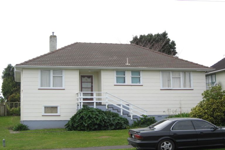 Photo of property in 76 Cook Street, Marfell, New Plymouth, 4310