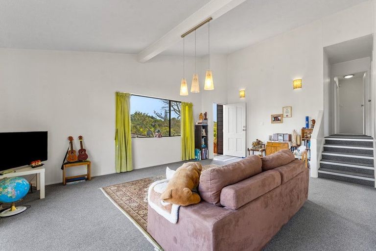 Photo of property in 1/9a Kitewao Street, Northcote, Auckland, 0627