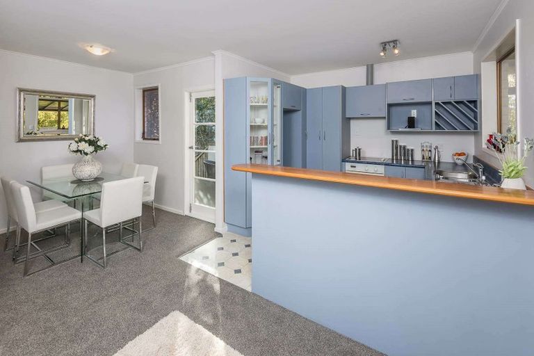 Photo of property in 76 Weatherly Road, Torbay, Auckland, 0630