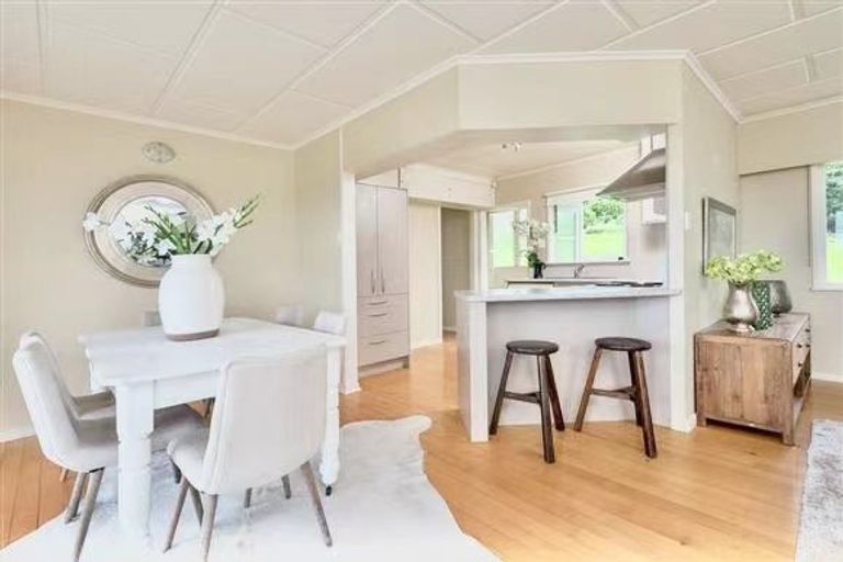 Photo of property in 6 Montgomery Crescent, Cockle Bay, Auckland, 2014