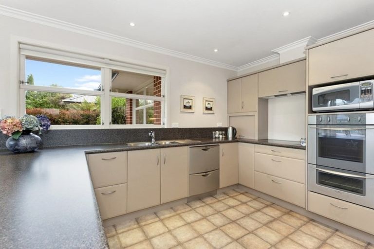 Photo of property in 28 Springfield Crescent, Enderley, Hamilton, 3214