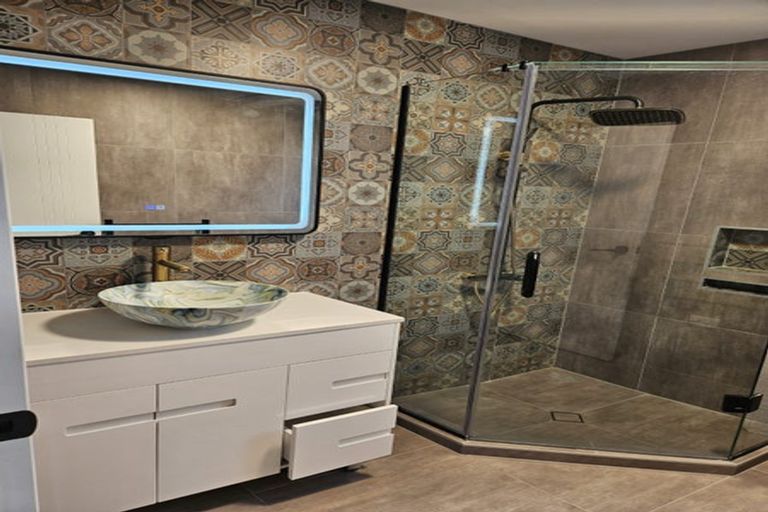 Photo of property in 15 Cambridge Road, Riverhead, 0820