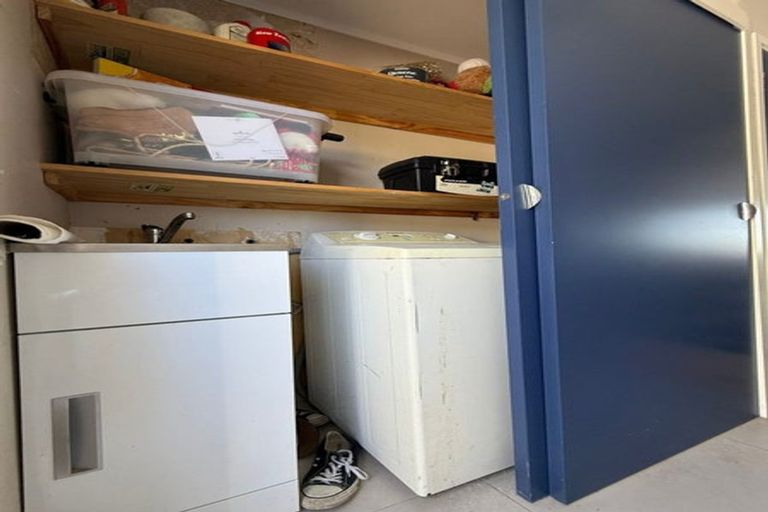 Photo of property in 3/227 Wairau Road, Totara Vale, Auckland, 0627