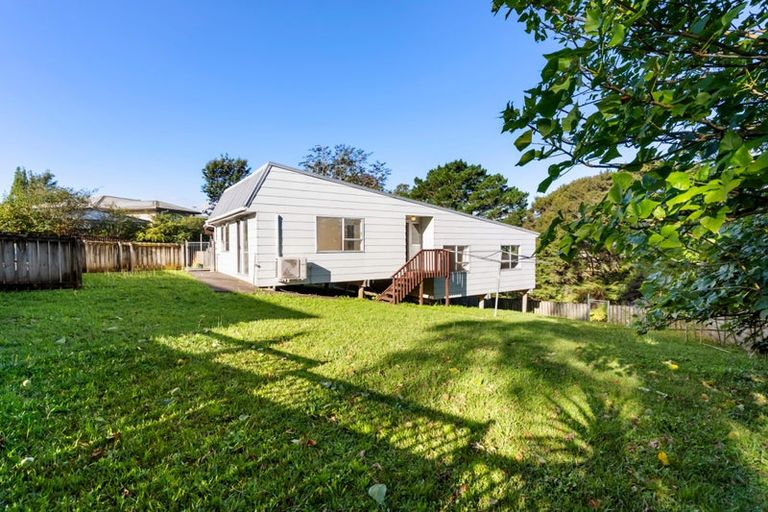 Photo of property in 10 Denver Avenue, Sunnyvale, Auckland, 0612